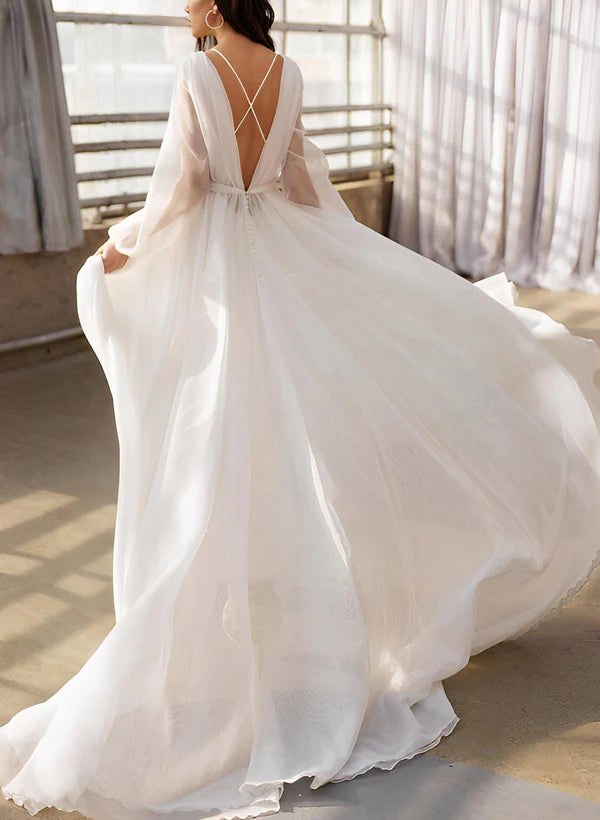 Abito da sposa in chiffon ampio e vaporoso con maniche lunghe e colletto fantasia a trapezio